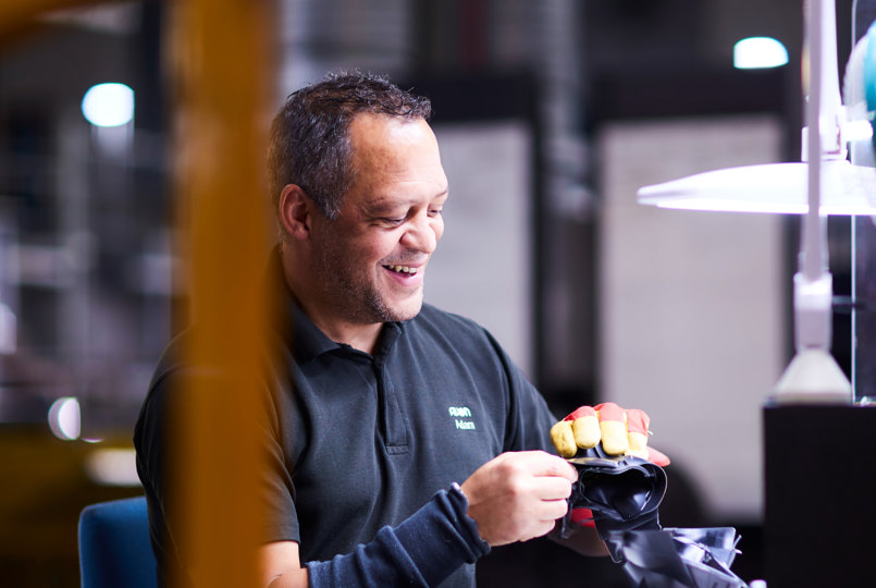 Employee quality inspecting respirator