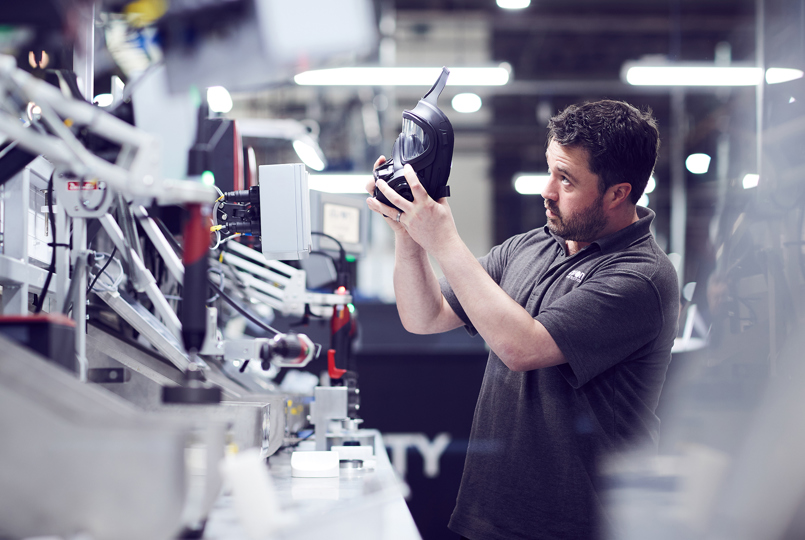 Employee quality inspecting respirator